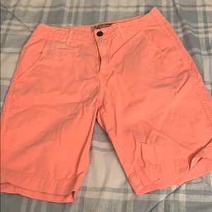 Men’s Arizona brand peach colored shorts. Size 28